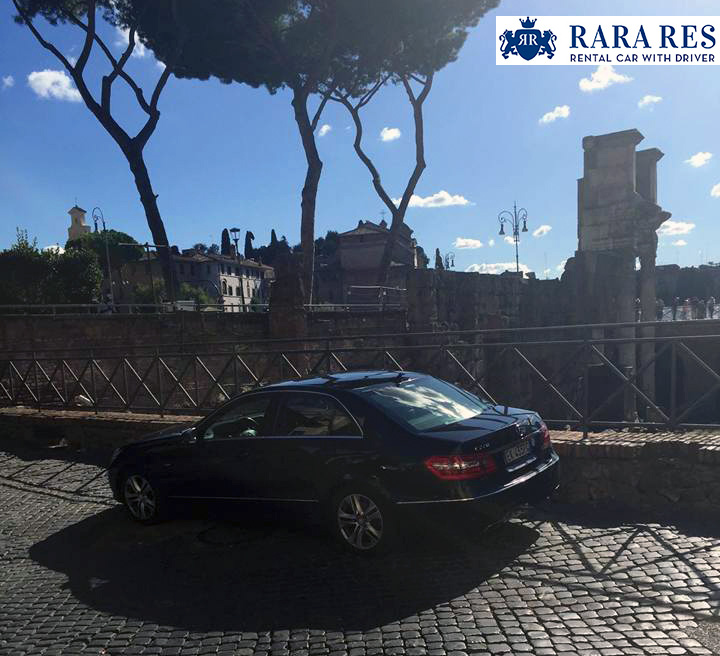 Visite el Foro Romano en uno de nuestros coches con chófer privado